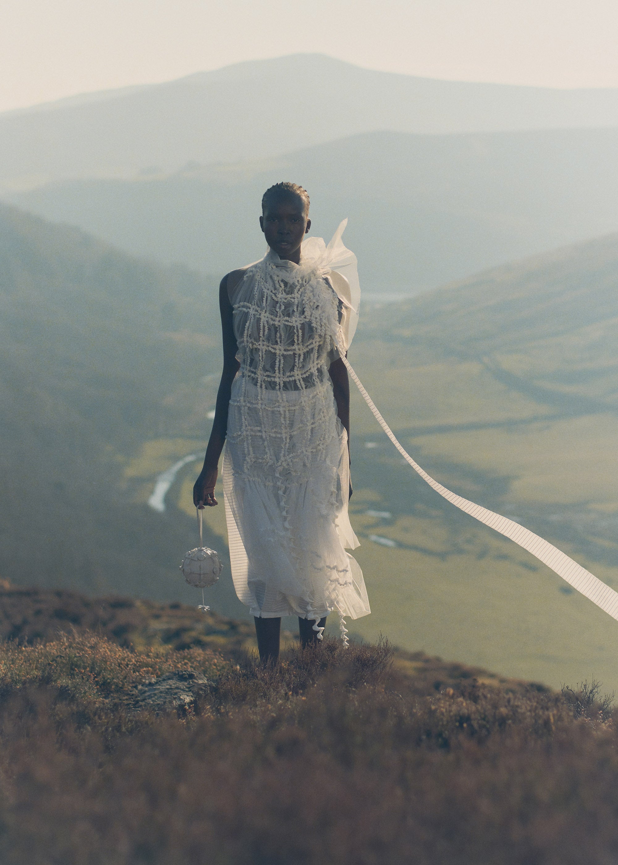 Button Bow Sphere - Porcelain